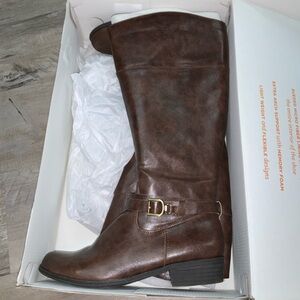 (Bin 32)  Natural Soul, calf boots in black and brown, Size 9 1/2M